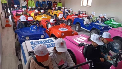 Emniyet ekipleri çocuklara trafik eğitimi etkinliği gerçekleştirdi