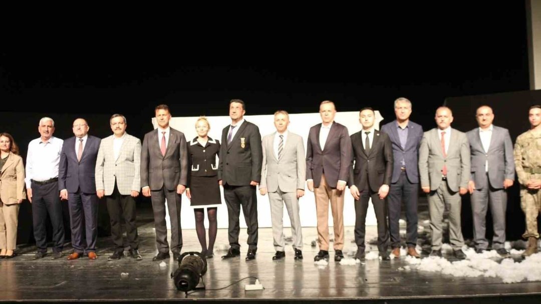 Gazi Yalçın Yedek’in hayatı sahnede yoğun ilgi gördü