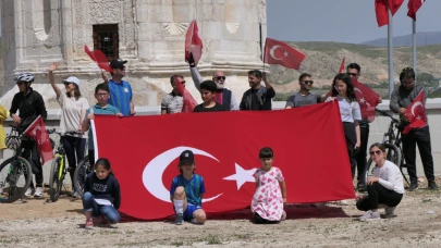 Erciş Zortul Kübeti'ne Bisikletlerle Ziyaret
