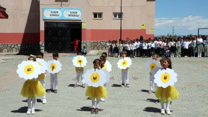 Ağrı İl Müdürü Kökrek, Bahar Şenliği'ne katıldı