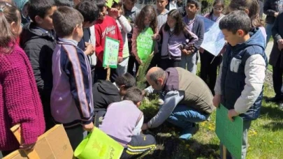 Öğrencilerden Fidan Dikimi Etkinliği