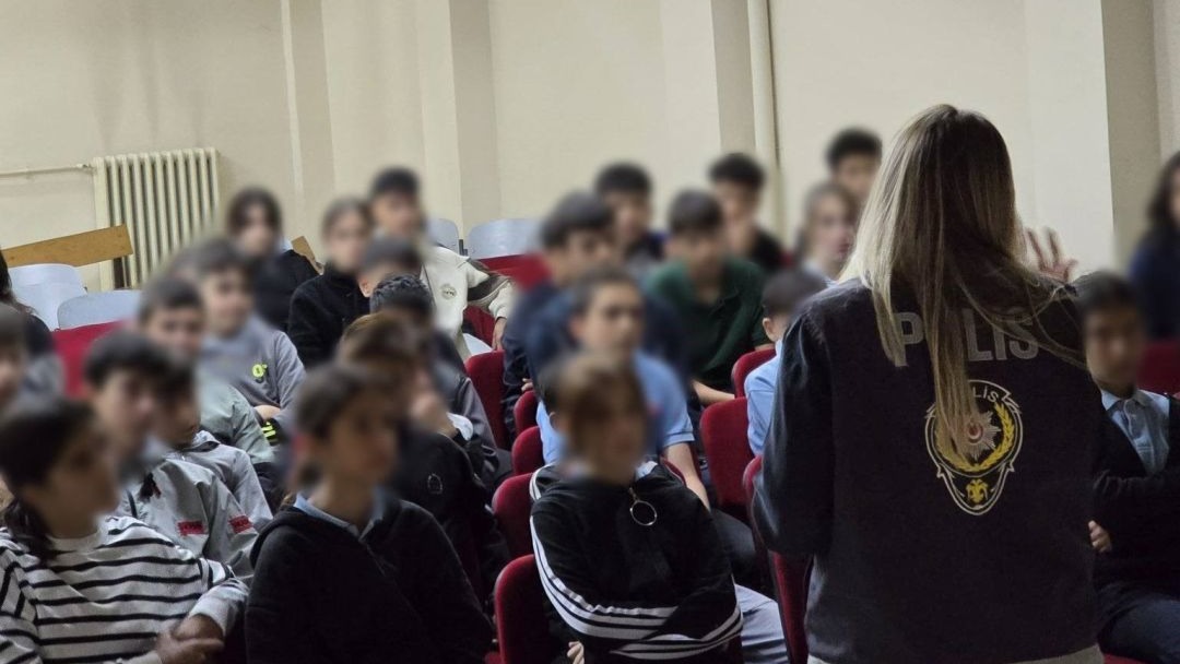 Erzincan’da çocuk polisi bilgilendiriyor