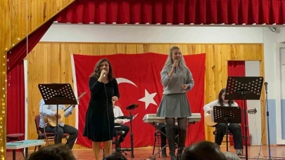 Erzincan’da öğretmenler oluşturdukları koro ile konser verdi