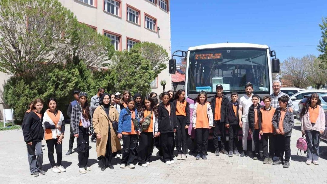 Van’ın Özalp ilçesinde İlk ve ortaokul öğrencilerinden meslek yüksekokuluna ziyareti