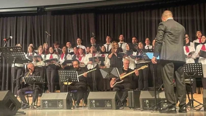 Gençler türküleriyle dinleyenleri mest ettiler