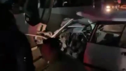 Erzurum'da midibüs ile otomobil çarpıştı: 2 yaralı