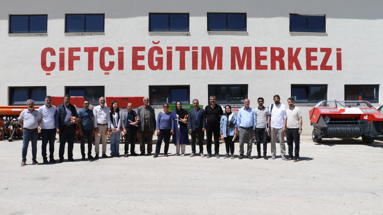 Ağrı’da Çiftçilere Modern Tarım ve Sebze Yetiştiriciliği Eğitimi