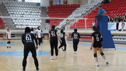 Erzincan'da gençler voleybol İl birinciliği tamamlandı