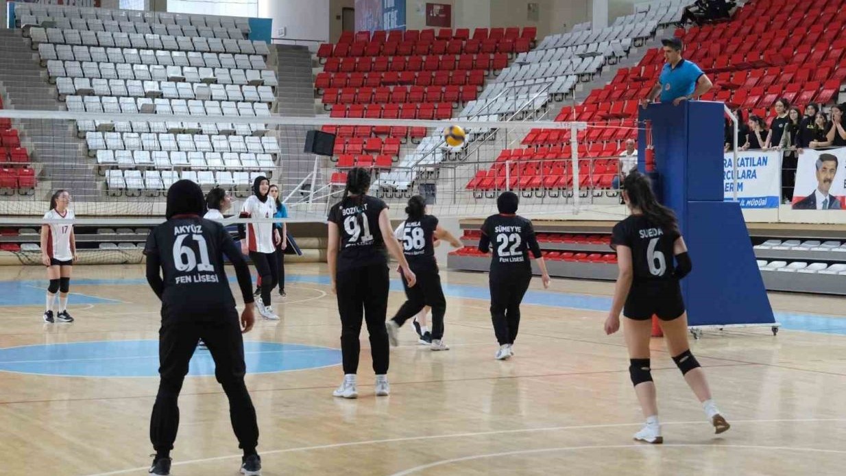 Erzincan'da gençler voleybol İl birinciliği tamamlandı