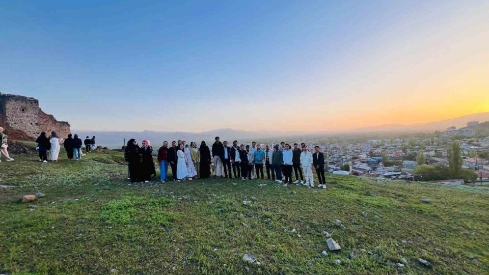 Atatürk Üniversitesi’nde Unides ve YTB iş birliğiyle "ilçeden ilçeye kültür yolculuğu"