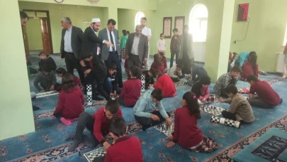 Ağrı'nın Tutak ilçesinde "ÇEDES" Projesi kapsamında öğrencilerle Gençlik Buluşması