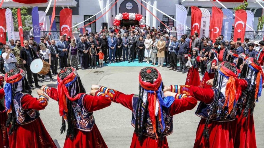 Dört farklı noktada gençlik merkezinin açılışı yapıldı