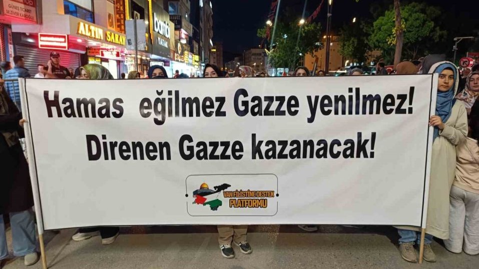 Van’da Gazze'deki insani krize dikkat yürüyüşü düzenlendi