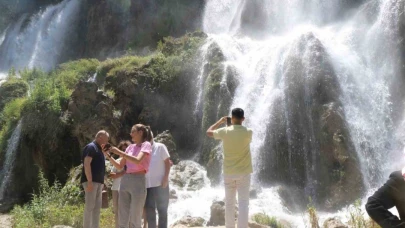 Girlevik Şelalesi yerli ve yabancı turistlerin uğrak noktası