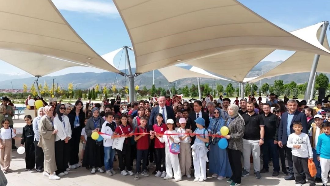 Erzincan Binali Yıldırım Üniversitesi'nde Matematikle Oynayalım Şenliği Düzenlendi