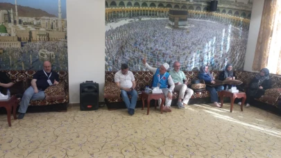 (Videolu Haber) Erciş’in Sesi Gazetesi Yazı İşleri Müdürü Salih Yiğit, Kutsal Topraklarda Hac Vazifesini Yerine Getiriyor