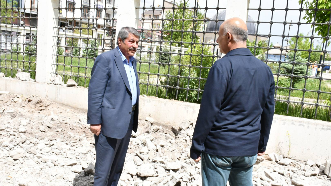 Patnos Belediyesi’nden Merkez Camii Çevresinde Çevre Düzenleme Çalışmaları