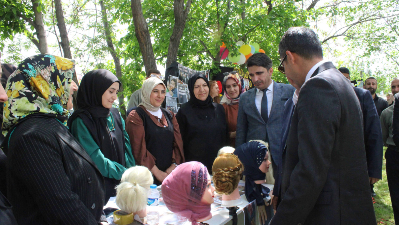 Hamur’da Kursiyerlerin Emekleri Göz Doldurdu