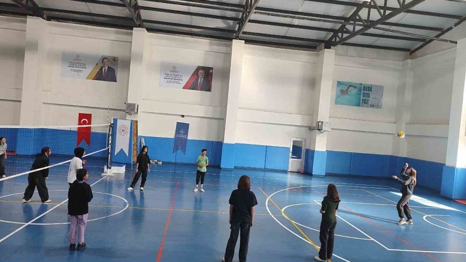 Muş Varto’da voleybol kursuna yoğun ilgi