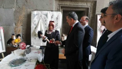 Erzurum'da Çifte Minareli Medrese’de "Öğrenme Şenliği" sergisi açıldı