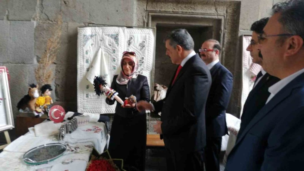 Erzurum'da Çifte Minareli Medrese’de "Öğrenme Şenliği" sergisi açıldı
