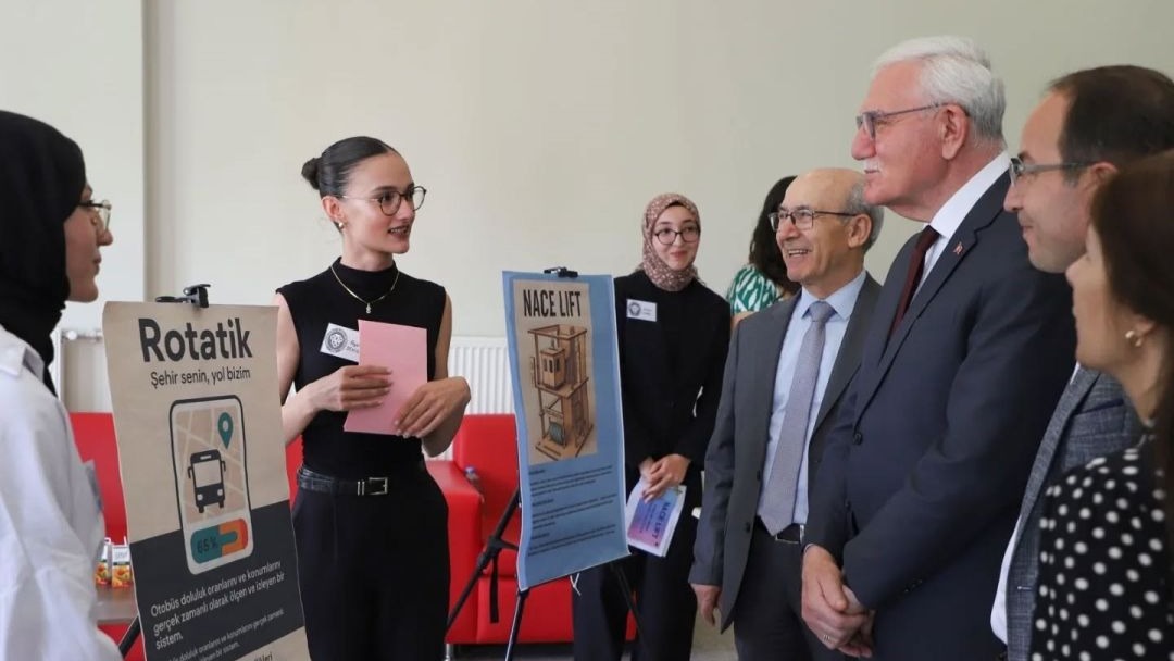 Erzincan Binali Yıldırım Üniversitesi'nde "Bir Fikrim Var!" sergisi düzenlendi