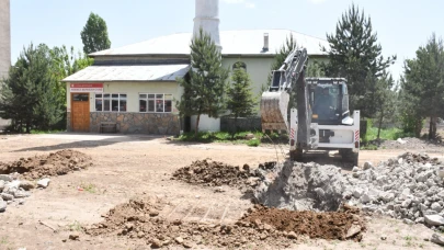 Alparslan Camii Çevresinde Çevre Düzenleme Çalışmaları Devam Ediyor