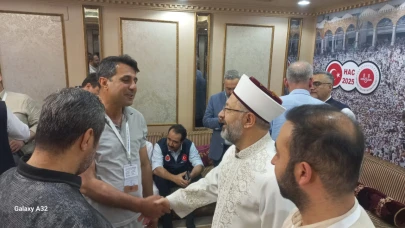 Erbaş'tan Kutsal Topraklardan Önemli Hac Açıklamaları: Erciş'in Sesi Gazetesi Yazı İşleri Müdürü Salih Yiğit Not Aldı