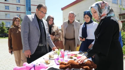 Ağrı Kız Yurdu’nda Yıl Sonu Sergisi Açıldı