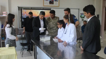 Hamur’da öğrencilerin yaptığı deneyler büyük ilgi gördü