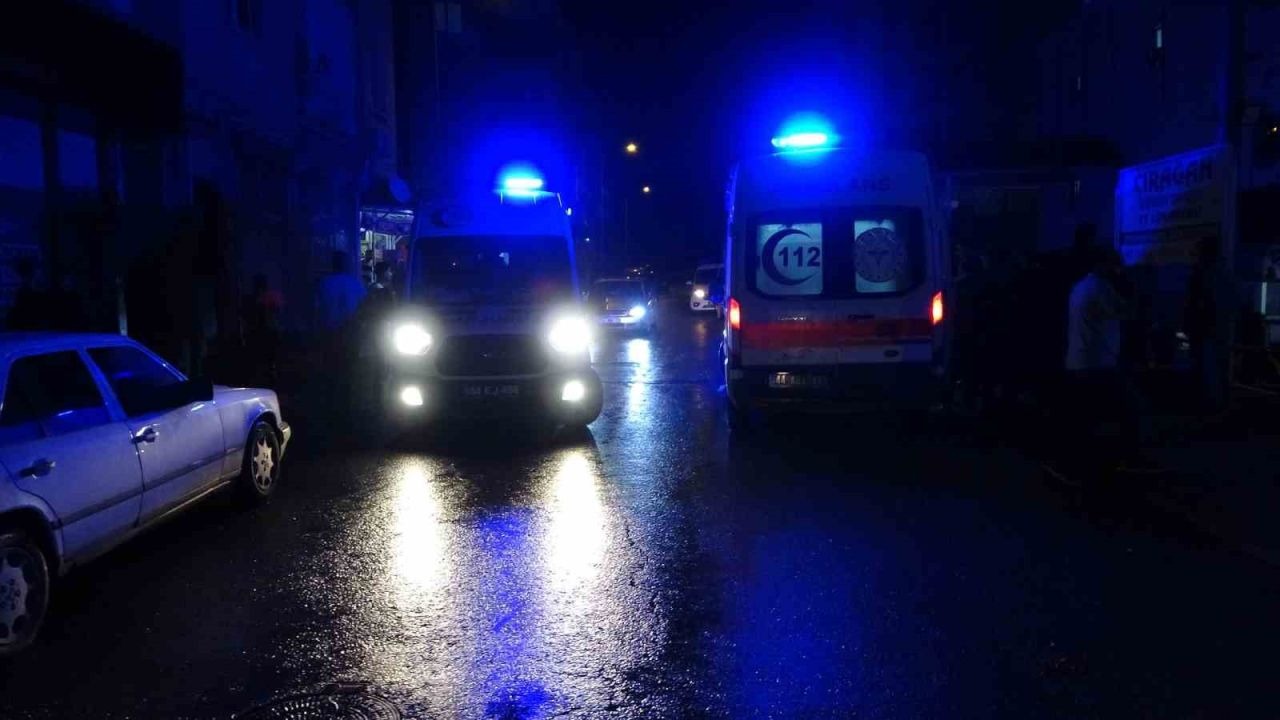 Trafikte  "yol verme" tartışması kanlı bitti: 2’si ağır 5 yaralı