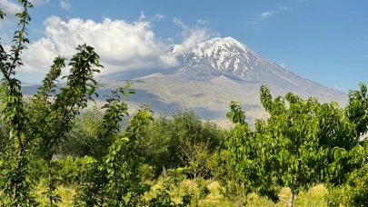 Ağrı Dağı’nın İlkbahar Güzelliği Görenleri Büyülüyor
