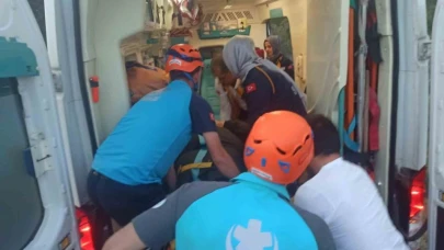 Sürücü direksiyon hakimiyetini kaybetti, otomobil uçuruma yuvarlandı