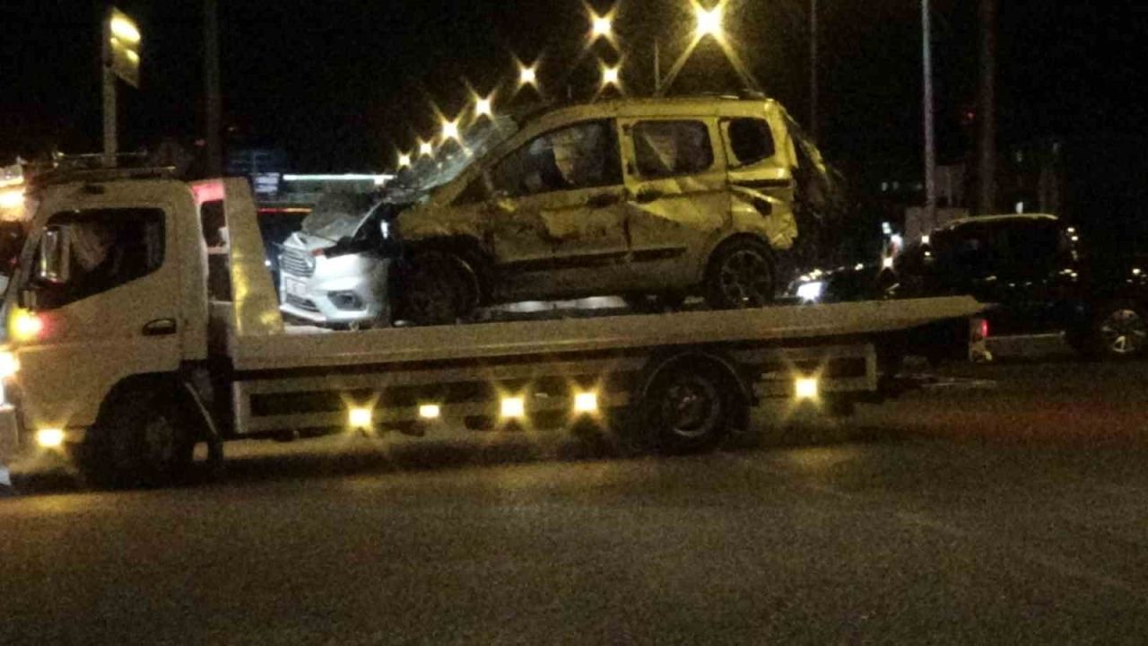 Meydana gelen zincirleme kazada 4 kiş yaralandı