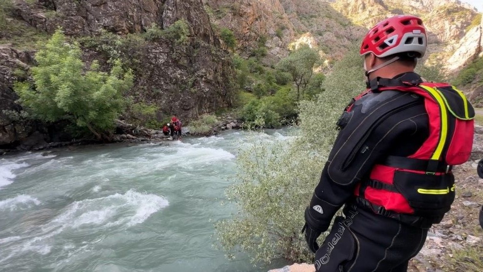 Hakkari'nin Avaşin Deresi’nde kaybolan şahsı arama çalışmalarına ara verildi