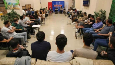 Vali Ali Çelik, kütüphanede gençlerle bir araya geldi