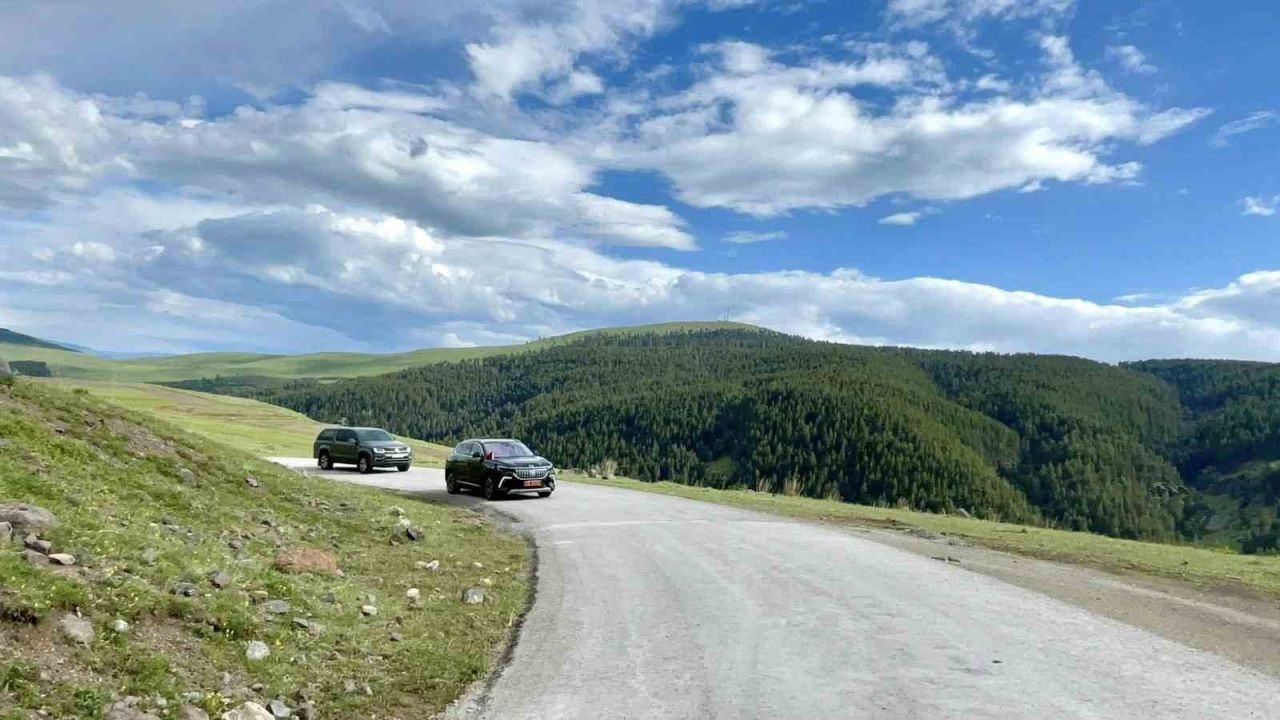 Köy yolları beton kullanılarak yenileniyor