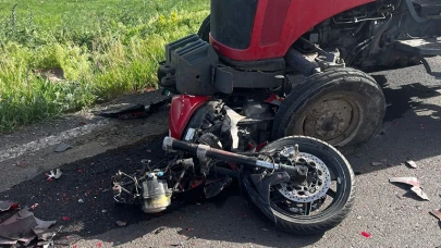 Motosiklet ile Traktör Çarpıştı: 1 Yaralı