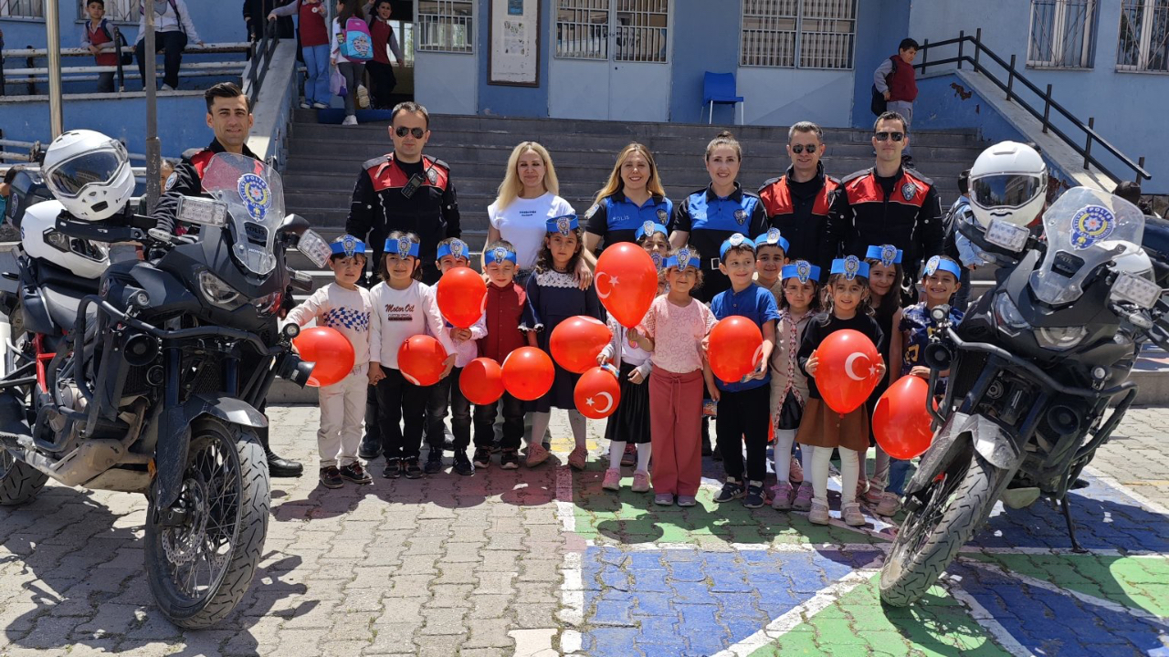 Ağrı Emniyeti’nden Minik Öğrencilere Güvenli Yaşam Eğitimi