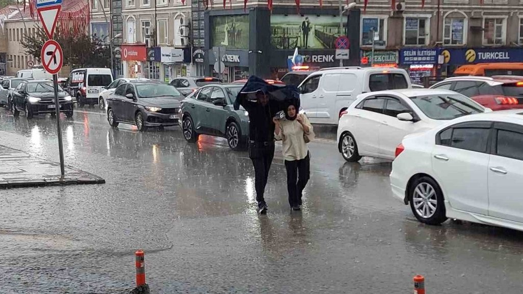 Sağanak hayatı felç etti
