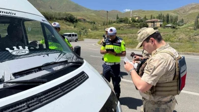 Hakkâri’de yol uygulaması, 5 sürücüye ceza