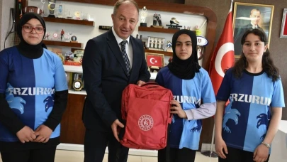Çakmur kutladı hediye verdi
