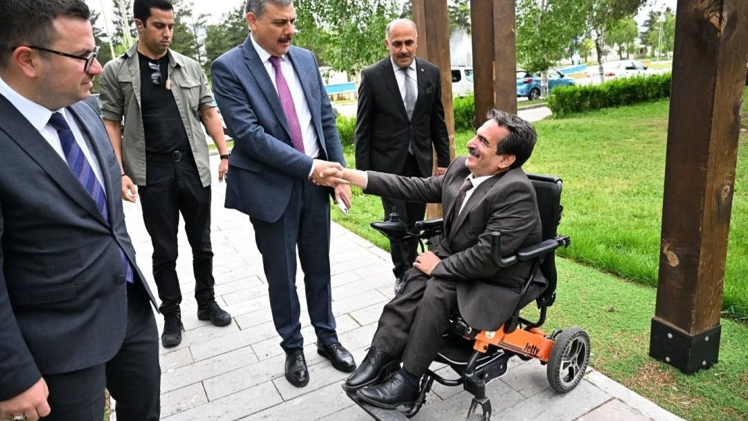 Erzurum Valisi Mustafa Çiftçi, engelli vatandaşlarla bir araya geldi