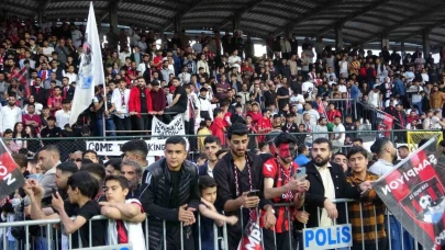 Vanspor FK’nın şampiyonluğu coşkuyla kutlandı