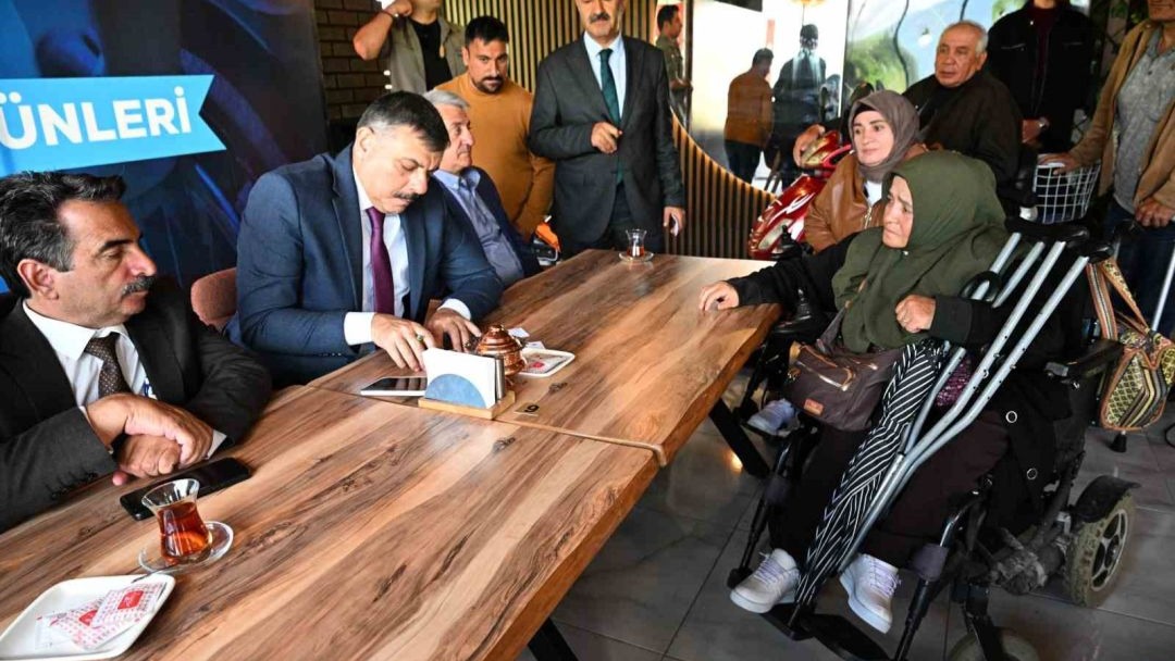 Vali Çiftçi engelli vatandaşlarla bir araya geldi