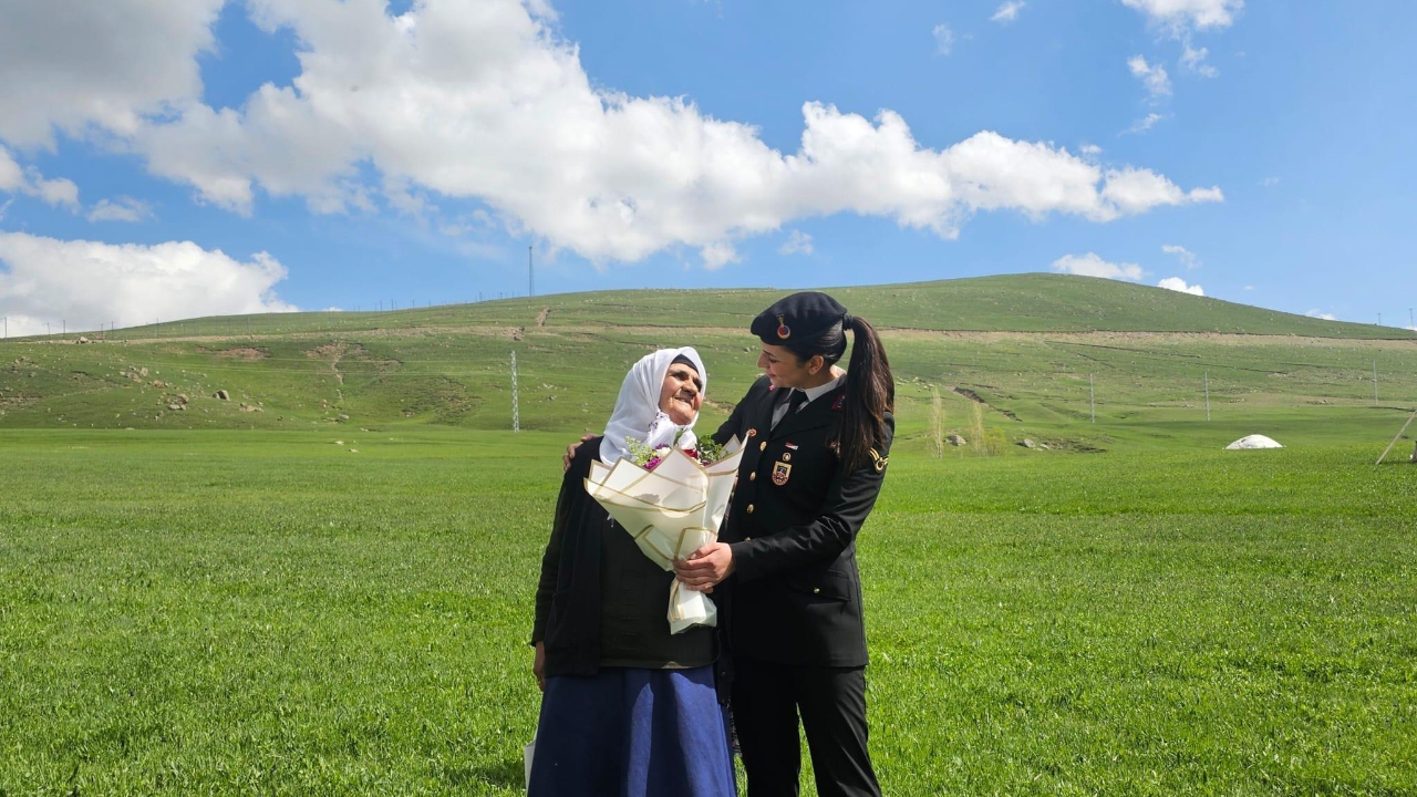 Ağrı'da Şehitler Unutulmadı: Ağrı Jandarmasından Bayramda Anlamlı Ziyaret
