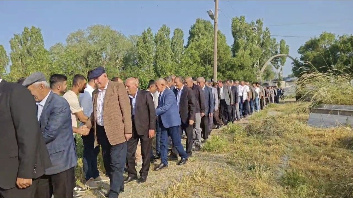 Kurban Bayramında bayramlaşma da uzun kuyruklar oluştu