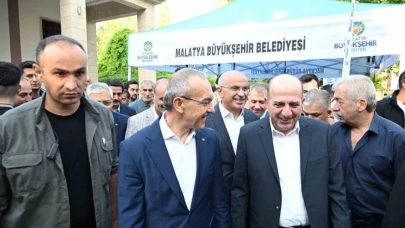 Bayram namazı için camiler doldu taştı