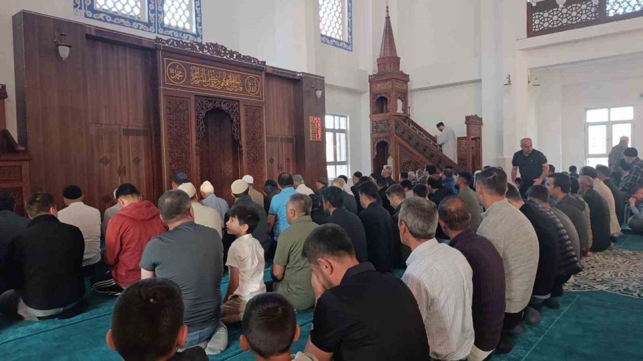 Vanlılar büyük bir coşkuyla Kurban Bayramını kutluyor