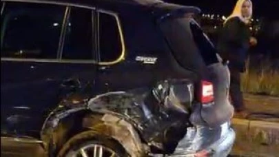 İki otomobilin karıştığı kazada 3 kişi yaralandı